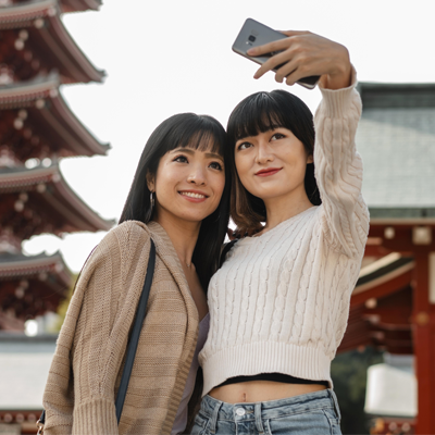 オンライン韓国語教室で韓国語を学び韓国旅行を楽しむイメージ