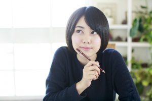 語学を学ぶ女性